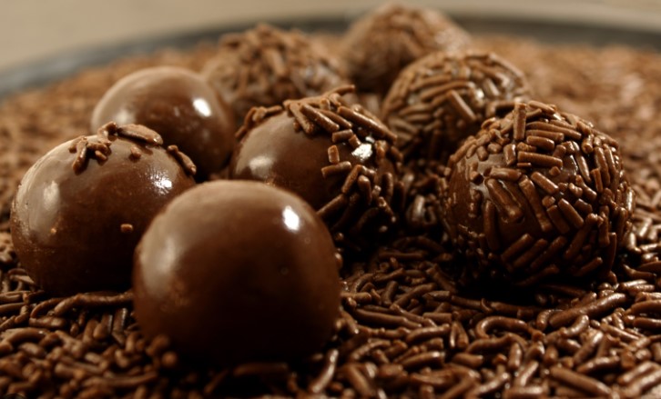 bolinhas-de-chocolate-com-granludados